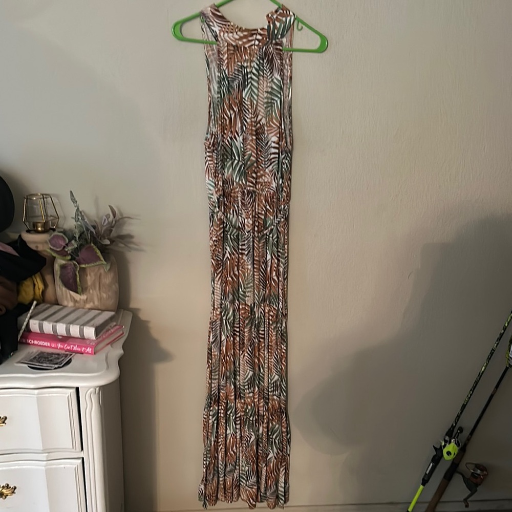 Brown and Green Pleated Sleeveless Tank Top with Scoop Neck - Picture 2 of 3
